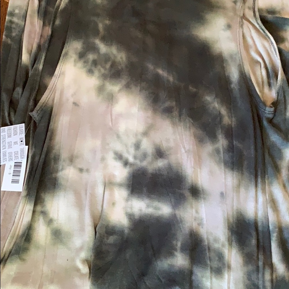 Tye due LulaRoe Joy